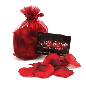 A CreativeConceptions YouAndMeBedOfRoses MAIN